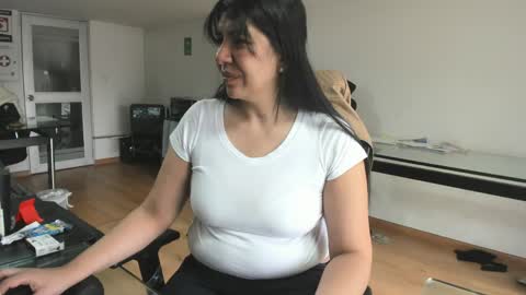 Snapshot of aisha_latina chatting on 06-01-26, 02:19 Katie online show from 06-01-26, 02:19