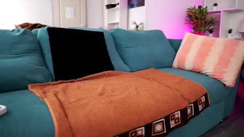 Aisha online show from 11-12-25, 10:04