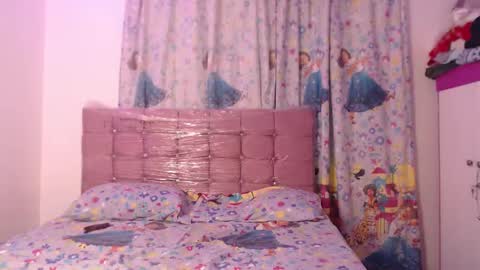 Aisha online show from 12-13-25, 09:09