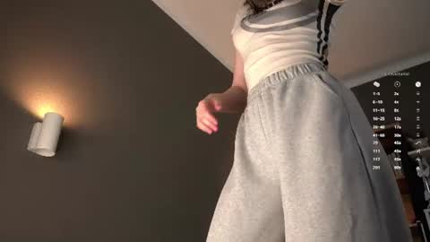 Snapshot of aislyfarran chatting on 07-02-26, 03:23 Aliza online show from 07-02-26, 03:23
