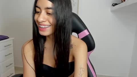 Snapshot of aitana05 chatting on 03-06-25, 12:32 VALENTINA independent online show from 03-06-25, 12:32