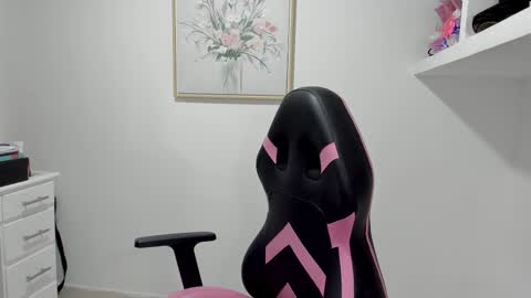 Snapshot of aitana05 chatting on 09-22-25, 06:37 VALENTINA independent online show from 09-22-25, 06:37