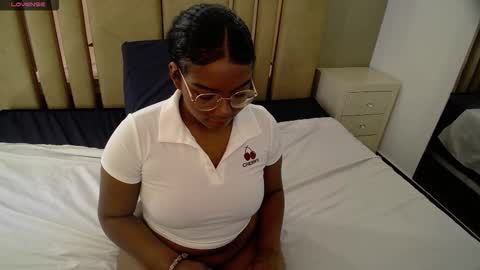 Snapshot of aitanav chatting on 09-20-25, 11:17 Aitana online show from 09-20-25, 11:17