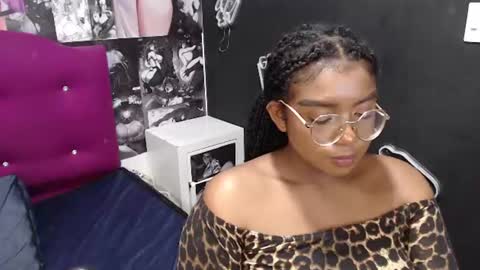 Snapshot of aitanav chatting on 06-10-26, 12:44 Aitana online show from 06-10-26, 12:44