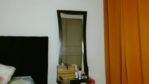 Snapshot of akanekihm chatting on 06-18-26, 09:09 MIRANDA online show from 06-18-26, 09:09