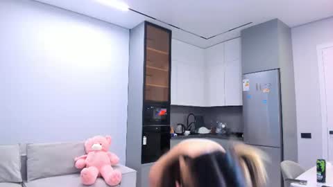 Akari online show from 06-25-26, 06:40