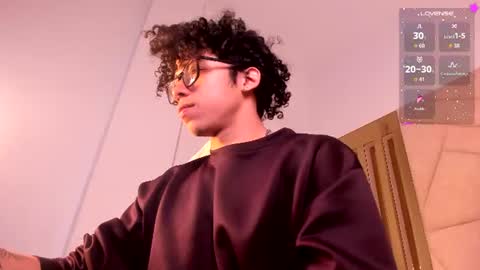 Snapshot of akazaboy chatting on 06-25-26, 05:23 akazaboy online show from 06-25-26, 05:23