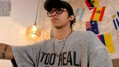 Snapshot of akazaboy chatting on 06-26-26, 05:34 akazaboy online show from 06-26-26, 05:34