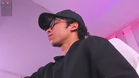 Snapshot of akazaboy chatting on 06-30-26, 04:57 akazaboy online show from 06-30-26, 04:57
