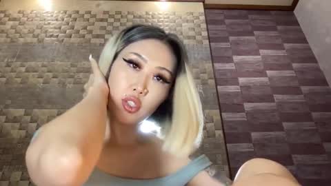 Snapshot of akemi_jp chatting on 10-15-25, 09:37 Akemi online show from 10-15-25, 09:37