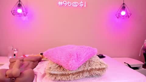Snapshot of alahia_betancur chatting on 01-15-25, 03:29 Alahia online show from 01-15-25, 03:29