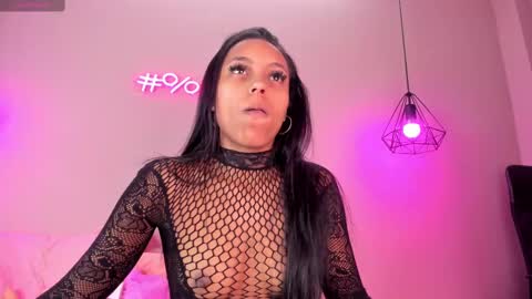 Snapshot of alahia_betancur chatting on 02-11-25, 01:41 Alahia online show from 02-11-25, 01:41