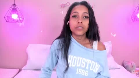 Snapshot of alahia_betancur chatting on 03-06-25, 12:30 Alahia online show from 03-06-25, 12:30