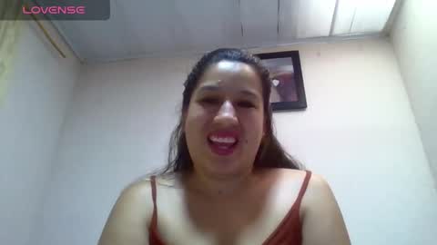 Snapshot of alahia_fox chatting on 02-28-25, 03:59 alahia online show from 02-28-25, 03:59