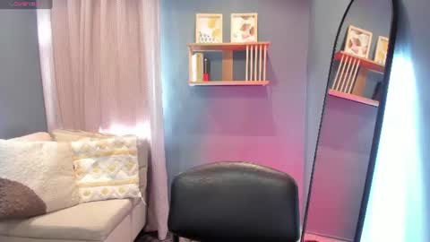 Snapshot of alaiasmile_ chatting on 06-12-26, 07:35 online show from 06-12-26, 07:35
