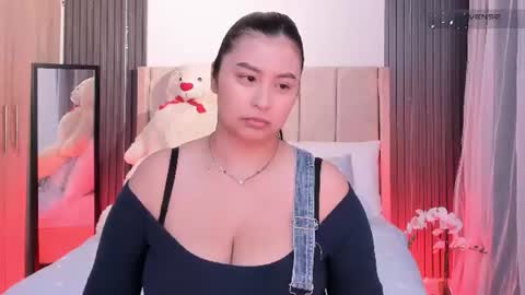 Snapshot of alaiasmile_ chatting on 07-13-26, 01:47 online show from 07-13-26, 01:47