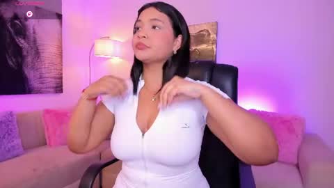 Snapshot of alaiia7 chatting on 06-17-26, 06:53 Alaia online show from 06-17-26, 06:53