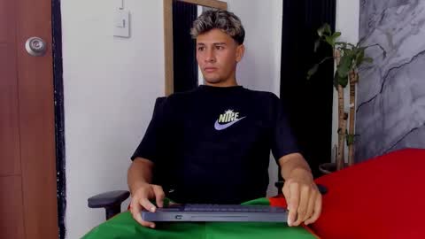 Snapshot of alan__smith chatting on 11-11-25, 07:36 alan__smith online show from 11-11-25, 07:36