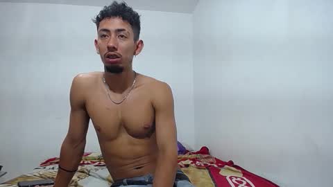 Snapshot of alan_gay chatting on 11-03-25, 01:40 Alan online show from 11-03-25, 01:40