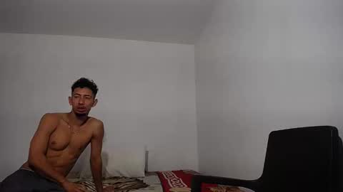 Snapshot of alan_gay chatting on 12-04-25, 10:24 Alan online show from 12-04-25, 10:24