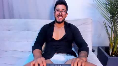 Snapshot of alan_greek_1 chatting on 07-06-26, 03:25 Alan greek online show from 07-06-26, 03:25