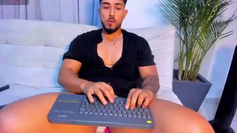 Snapshot of alan_greek_1 chatting on 07-16-26, 02:17 Alan greek online show from 07-16-26, 02:17