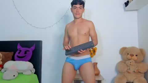 Snapshot of alan_zk chatting on 06-28-26, 06:52 Alan online show from 06-28-26, 06:52