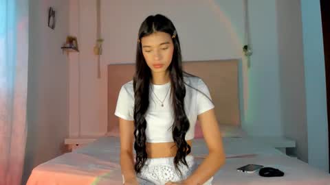 Snapshot of alana__get chatting on 06-18-26, 05:39 online show from 06-18-26, 05:39