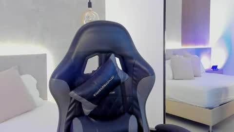 Snapshot of alana_dantes chatting on 06-09-26, 02:28 M E L I online show from 06-09-26, 02:28