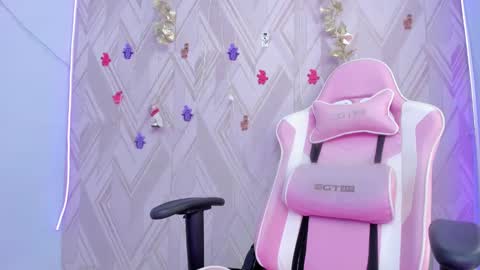 Alana Flores online show from 12-13-24, 03:32