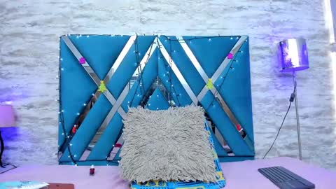 Alana Flores online show from 12-20-24, 01:11