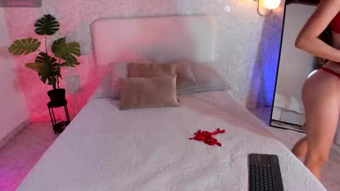 Snapshot of alannarouge chatting on 02-10-26, 12:09 alannarouge online show from 02-10-26, 12:09