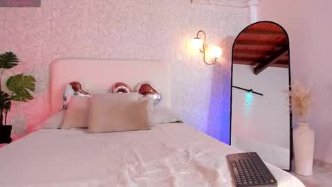 Snapshot of alannarouge chatting on 02-14-26, 11:51 alannarouge online show from 02-14-26, 11:51