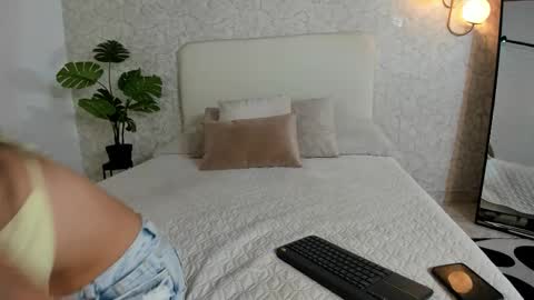 Snapshot of alannarouge chatting on 02-26-26, 11:20 alannarouge online show from 02-26-26, 11:20