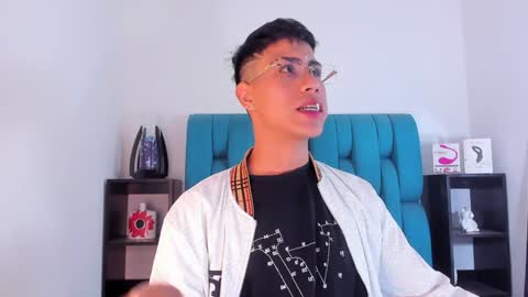 Snapshot of alannaughty_ chatting on 01-19-25, 01:00 alannaughty_ online show from 01-19-25, 01:00