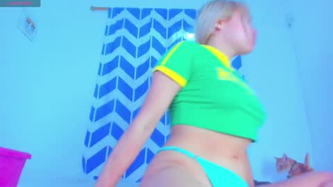 Snapshot of alaska_drew chatting on 01-28-25, 02:43 Alaska online show from 01-28-25, 02:43