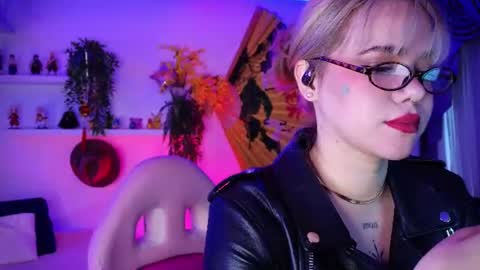 Snapshot of albaandthayron chatting on 07-14-26, 12:11 albaandthayron online show from 07-14-26, 12:11
