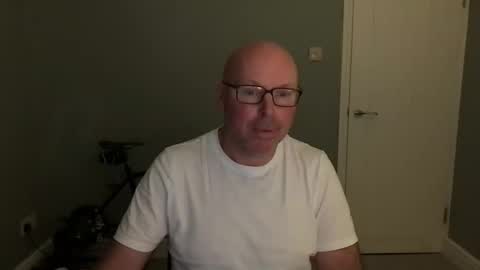 Snapshot of alc300170 chatting on 10-10-25, 06:01 alc300170 online show from 10-10-25, 06:01