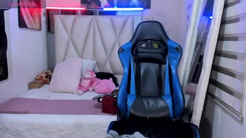 Snapshot of ale_noah_xxx chatting on 01-11-25, 07:39 ale_noah_xxx online show from 01-11-25, 07:39