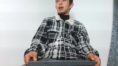 ALEC ANDREWS online show from 12-05-25, 01:25