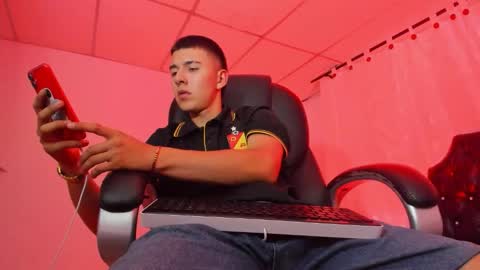 Aleck Boy online show from 11-12-25, 08:52