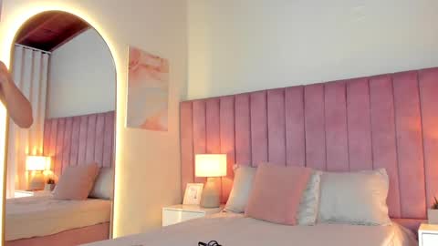 Alejandra Arango online show from 01-30-25, 05:06