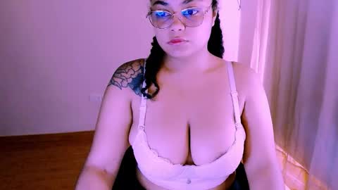 Alejandra  online show from 10-30-25, 04:19
