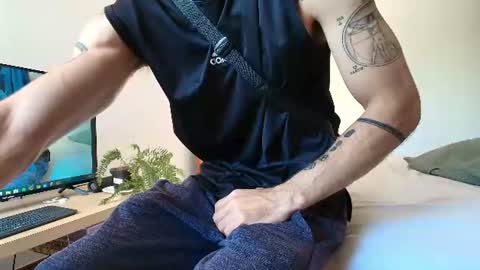 Snapshot of alejandro_bigcock chatting on 07-11-26, 12:19 Alejandro Hernndez online show from 07-11-26, 12:19