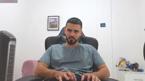 Snapshot of alejandroo_7 chatting on 06-18-26, 06:45 alejandroo_7 online show from 06-18-26, 06:45