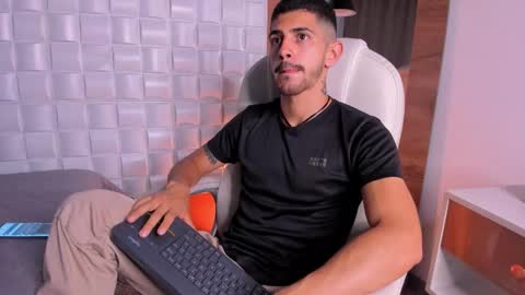 Alejo  online show from 11-23-25, 03:17