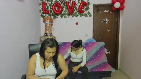Snapshot of alejita_smithh chatting on 02-22-25, 12:51 zoe and Kataleya online show from 02-22-25, 12:51