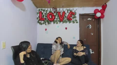 Snapshot of alejita_smithh chatting on 02-25-25, 03:27 zoe and Kataleya online show from 02-25-25, 03:27