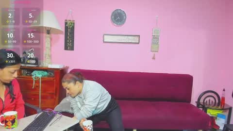 Snapshot of alejita_smithh chatting on 09-10-25, 12:27 zoe and Kataleya online show from 09-10-25, 12:27