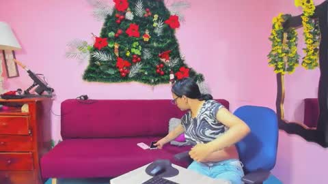 Snapshot of alejita_smithh chatting on 01-19-26, 12:20 zoe and Kataleya online show from 01-19-26, 12:20